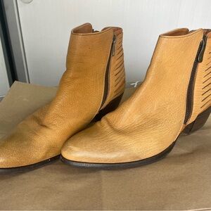 Kanna Tan Leather Ankle Booties